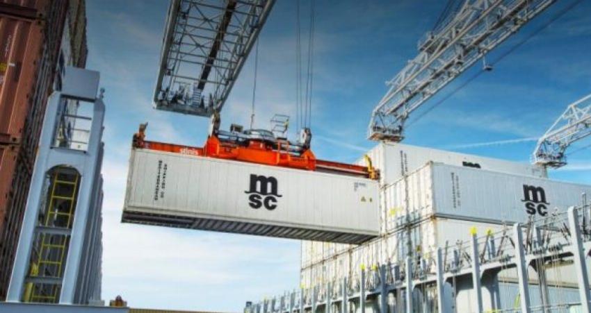Xe Container Lạnh: Giải Pháp Vận Chuyển Hàng Đông Lạnh Hiệu Quả 1 Xe container lạnh đang vận chuyển